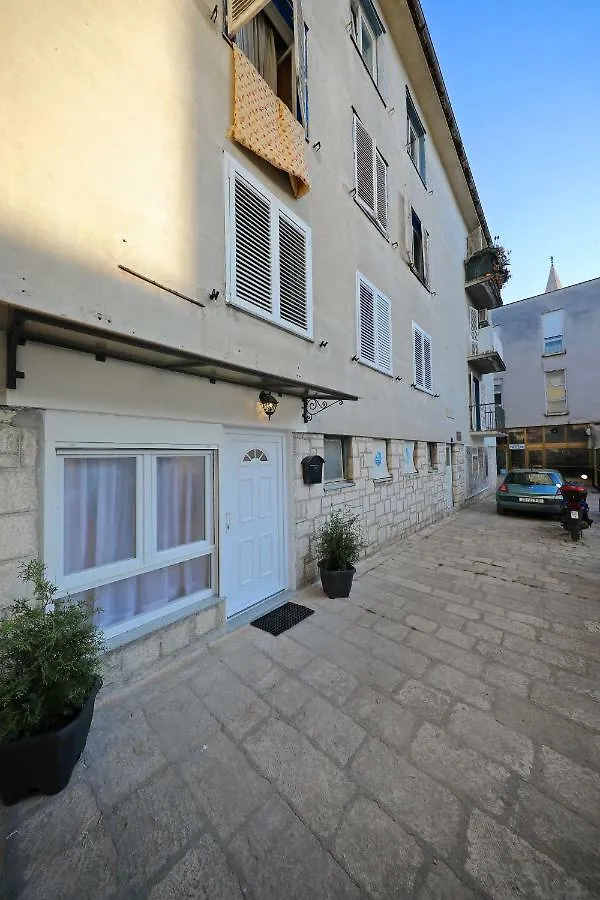 Studio Apartman Sendy Zára