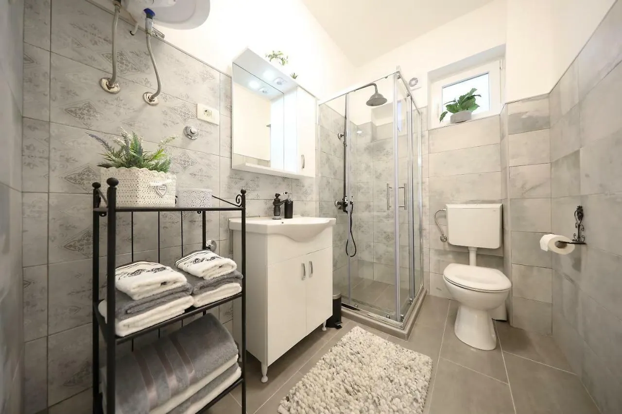 Studio Apartman Sendy Zára